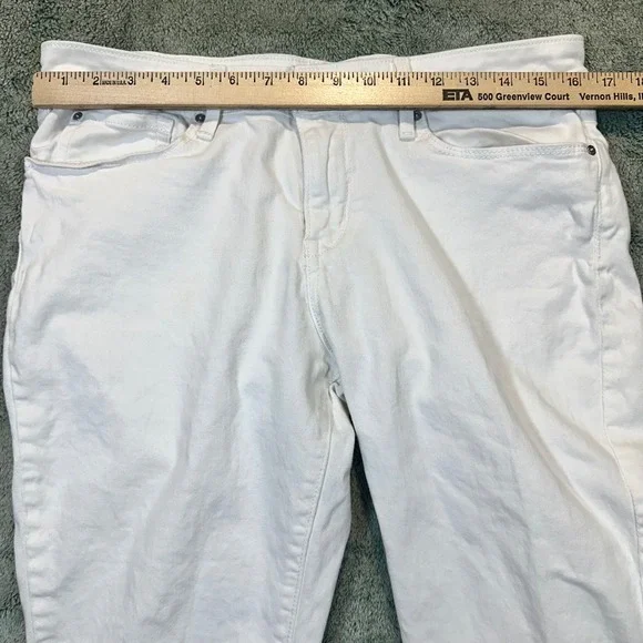 Signature by Levi Strauss & Co Womens Modern Capri White Denim Jeans Size 12 W31 - Picture 3 of 11